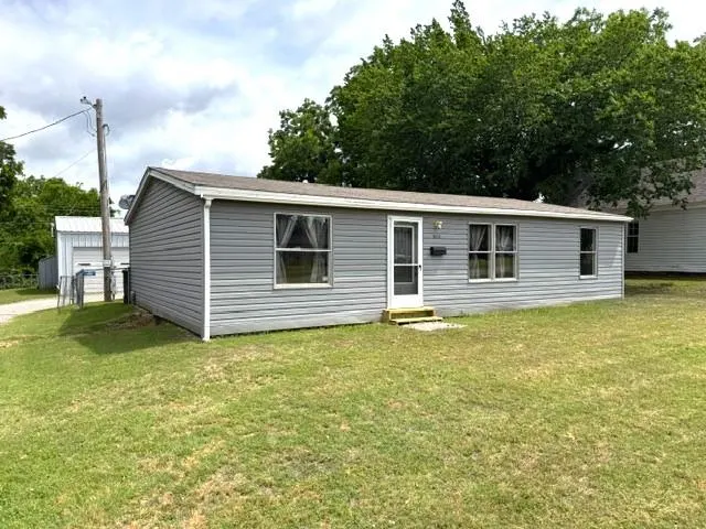 Photo 5 — 509 E Park Street, Tecumseh, OK 74873