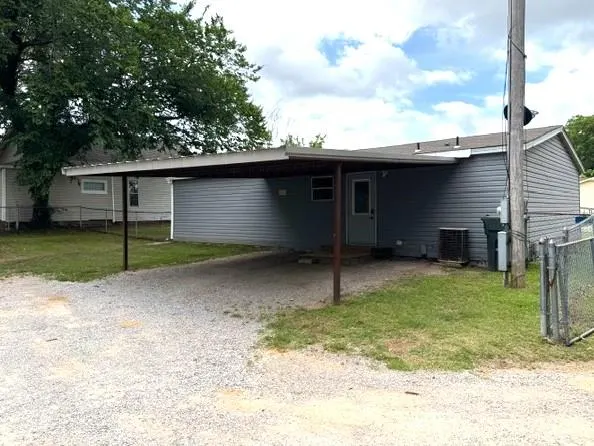 Photo 10 — 509 E Park Street, Tecumseh, OK 74873