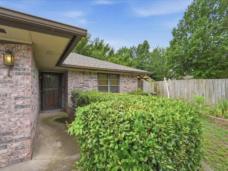 Photo 2 — 6306 NW 31st Terrace, Bethany, OK 73008