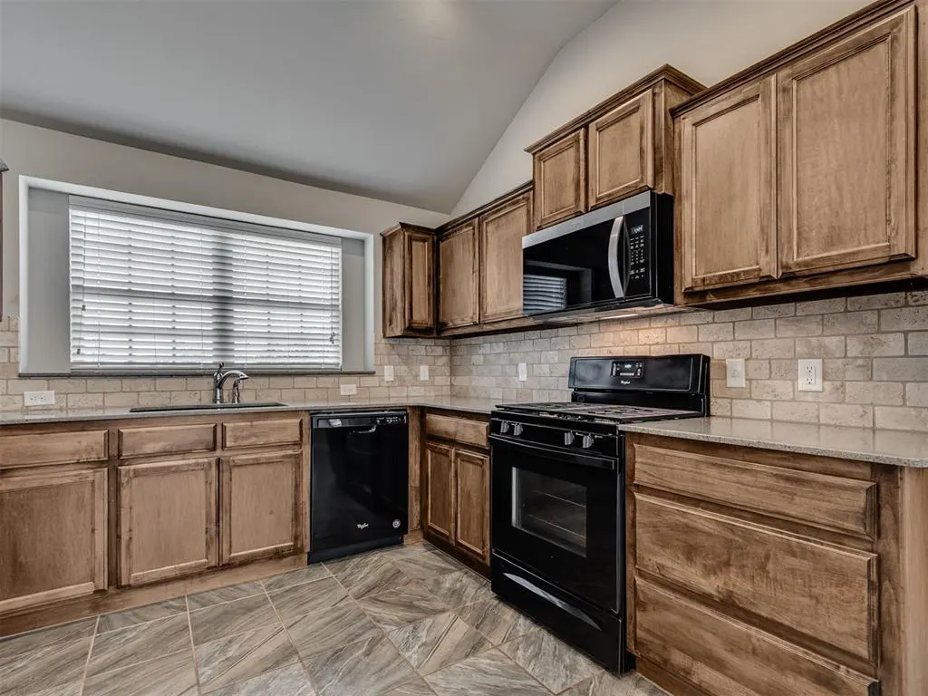 Photo 11 — 2341 NW 191st Court, Edmond, OK 73012