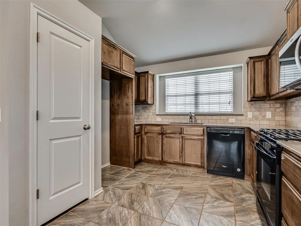 Photo 12 — 2341 NW 191st Court, Edmond, OK 73012
