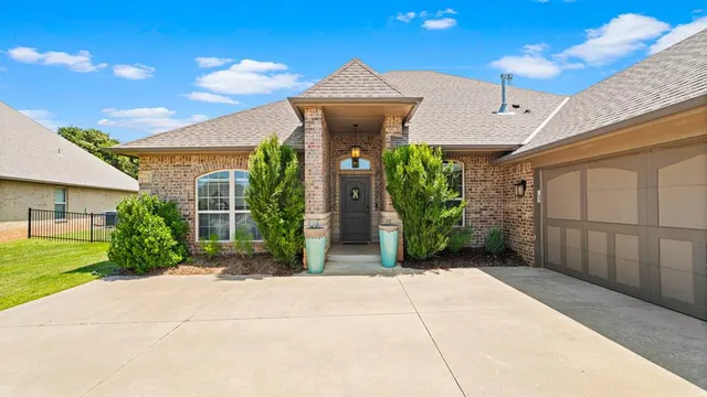 Photo 2 — 10500 Concord Drive, Oklahoma City, OK 73151