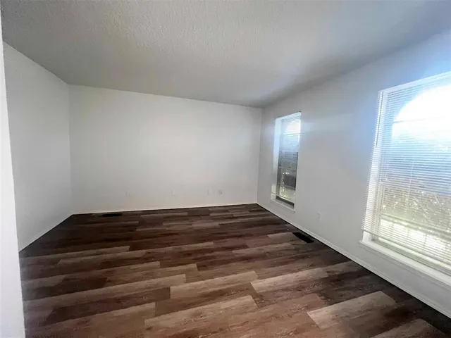 Photo 4 — 413 Meadow Lake Drive, Edmond, OK 73003