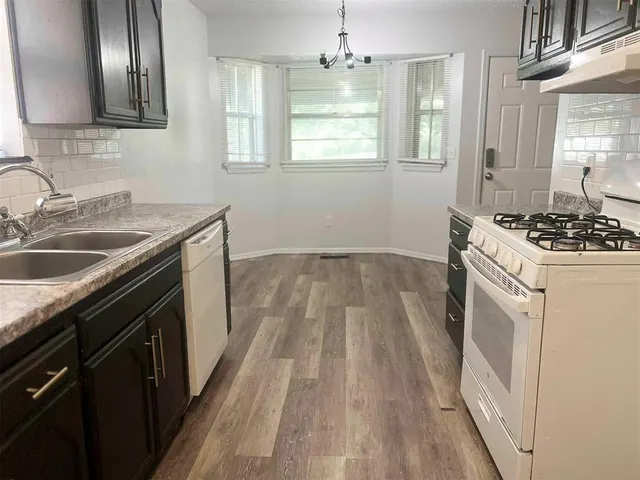 Photo 7 — 413 Meadow Lake Drive, Edmond, OK 73003