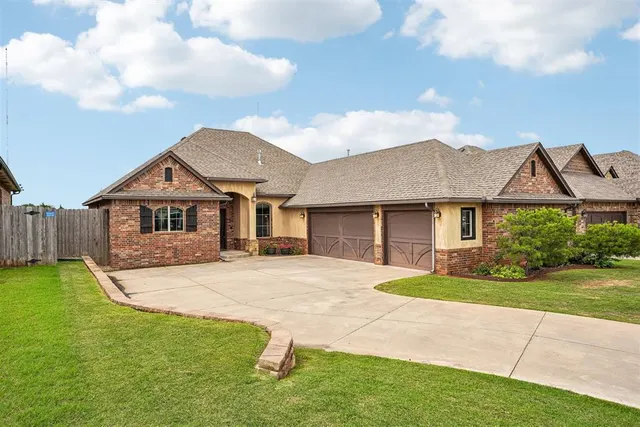 Photo 2 — 1720 NE 25th Street, Moore, OK 73160