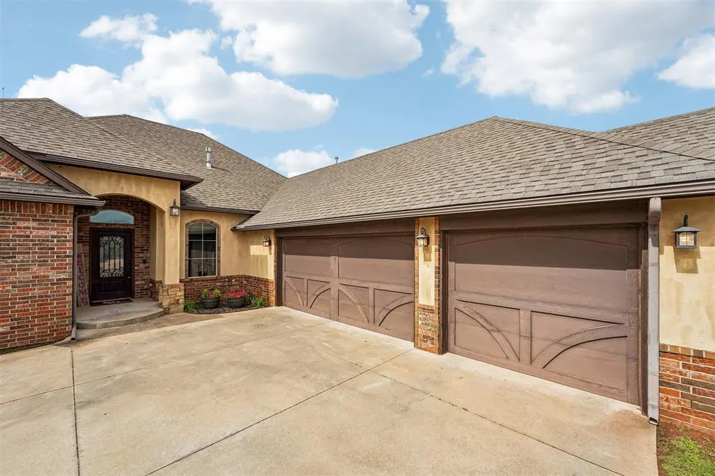 Photo 4 — 1720 NE 25th Street, Moore, OK 73160