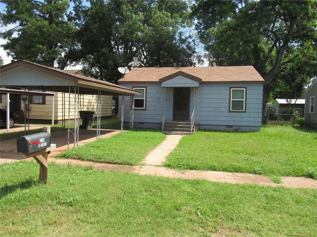 Front exterior — 514 N Earl, Pauls Valley, OK 73075