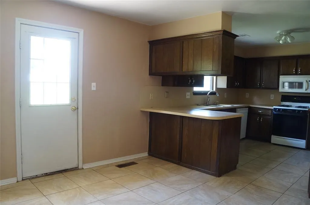 Photo 8 — 501 S Clifford Court, Wayne, OK 73095