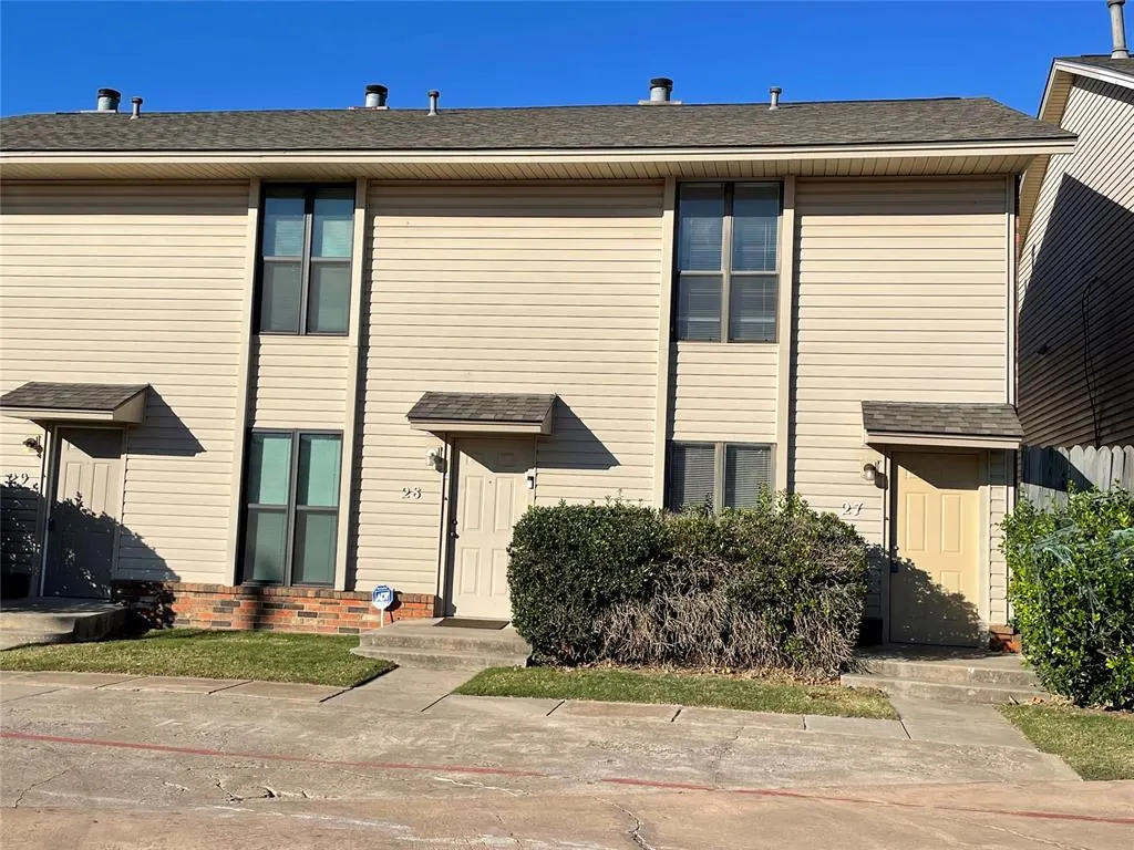 Front exterior — 1901 Lindsey Street 27, Norman, OK 73071