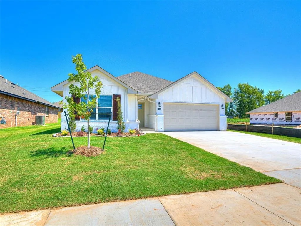 Front exterior — 7700 Three Woods Lane, Yukon, OK 73099