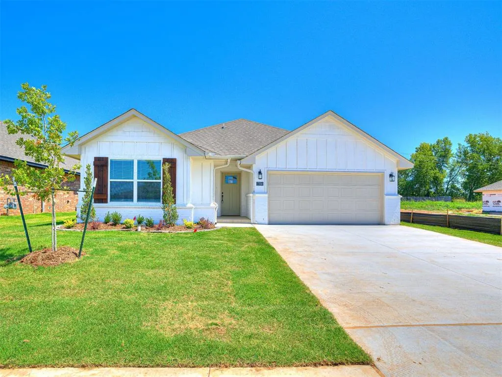 Photo 3 — 7700 Three Woods Lane, Yukon, OK 73099