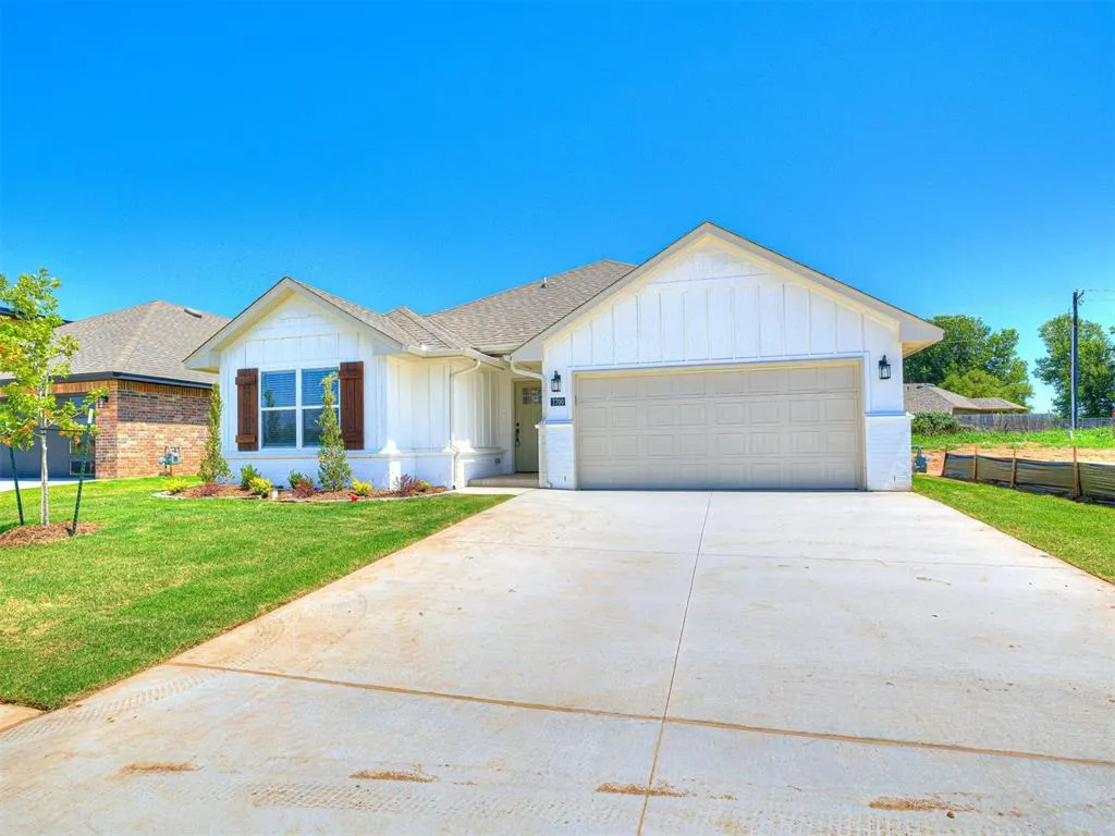 Photo 4 — 7700 Three Woods Lane, Yukon, OK 73099