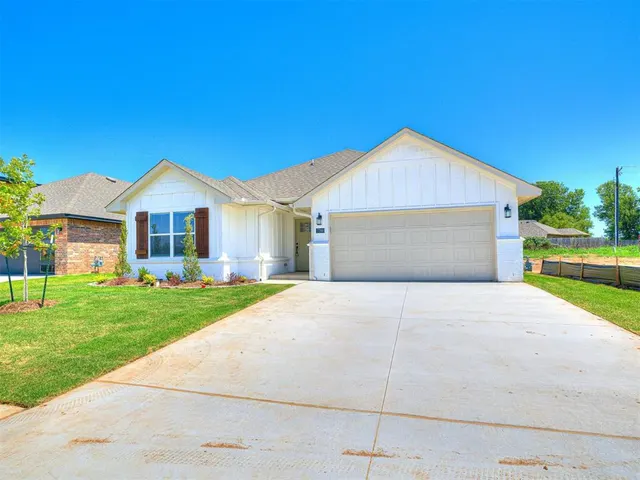 Photo 4 — 7700 Three Woods Lane, Yukon, OK 73099
