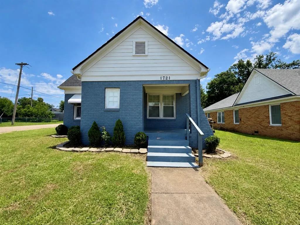 Front exterior — 1721 N Market Avenue, Shawnee, OK 74804