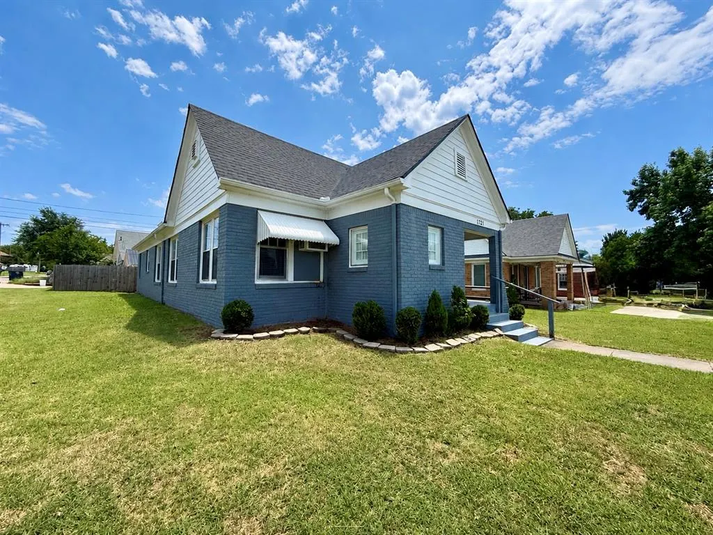 Photo 2 — 1721 N Market Avenue, Shawnee, OK 74804