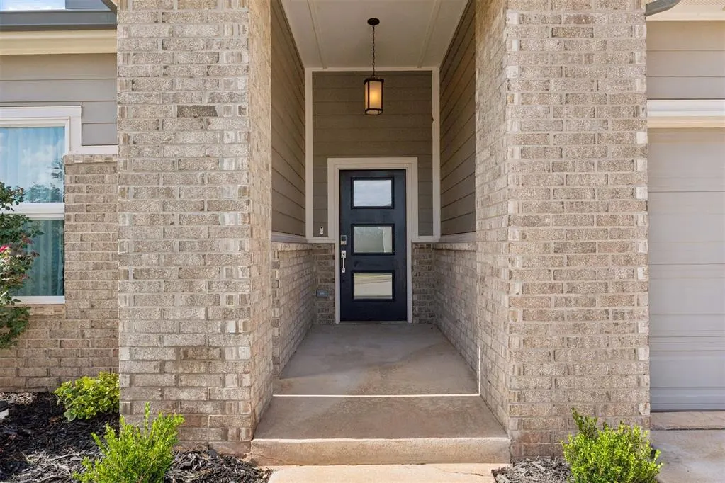 Photo 2 — 613 NW 182nd Street, Edmond, OK 73012
