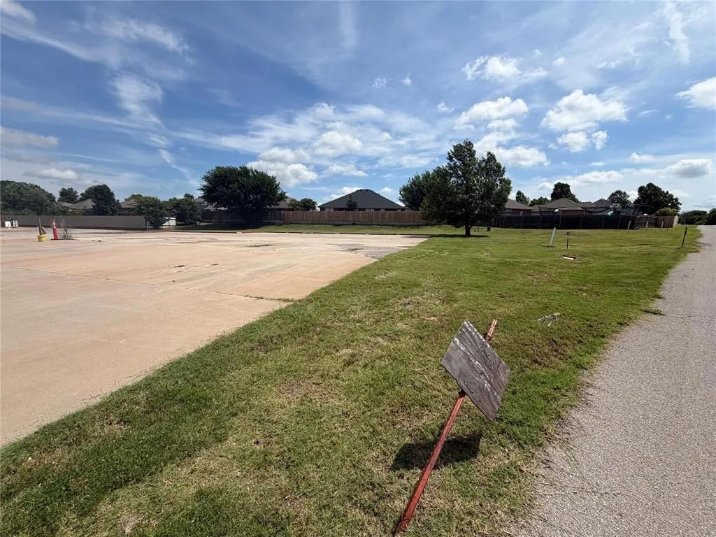 Photo 3 — 2214 N Green Avenue, Purcell, OK 73080