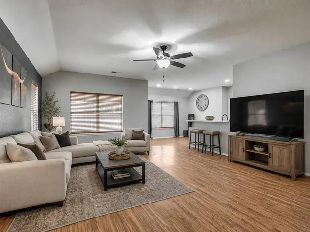 Photo 2 — 12317 NW 3rd Street, Yukon, OK 73099