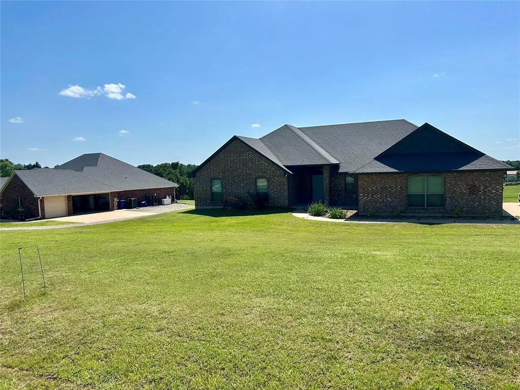 Photo 2 — 445 E Timberland Lane, Guthrie, OK 73044