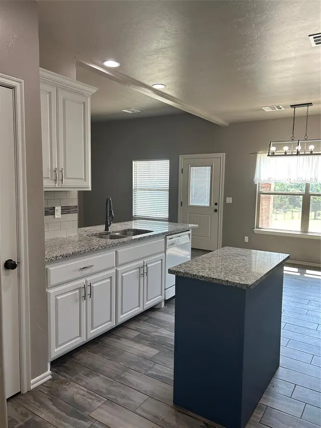 Photo 6 — 445 E Timberland Lane, Guthrie, OK 73044