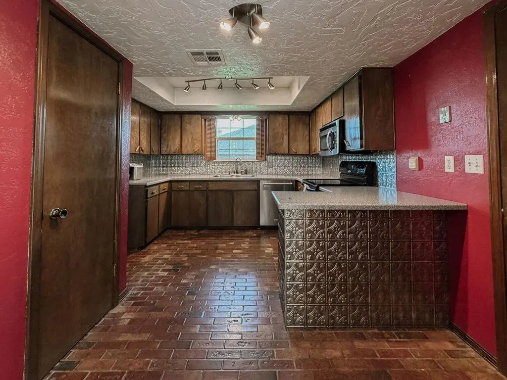Photo 6 — 716 N Vernon Avenue, Hinton, OK 73047