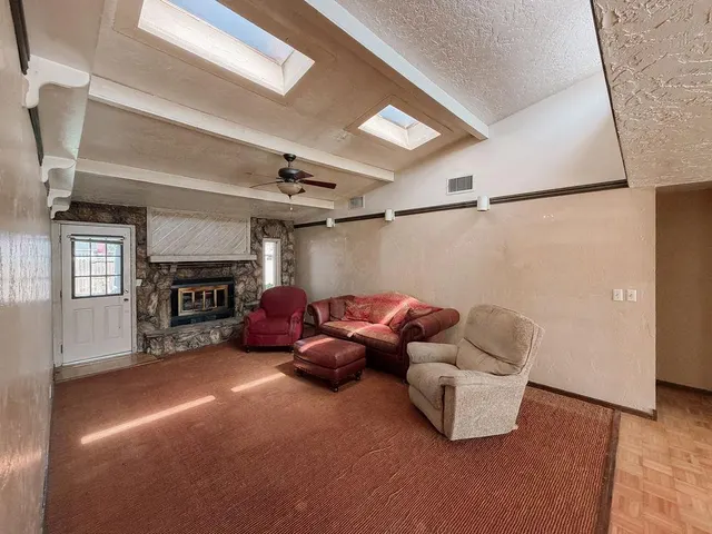 Photo 8 — 716 N Vernon Avenue, Hinton, OK 73047