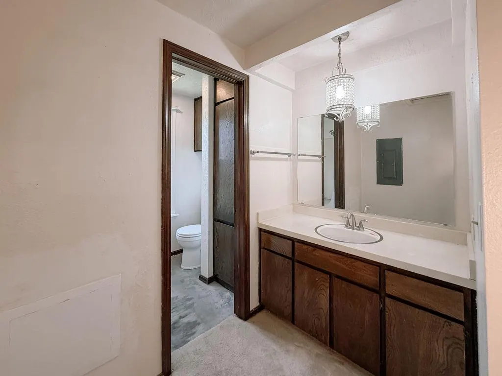 Photo 11 — 716 N Vernon Avenue, Hinton, OK 73047