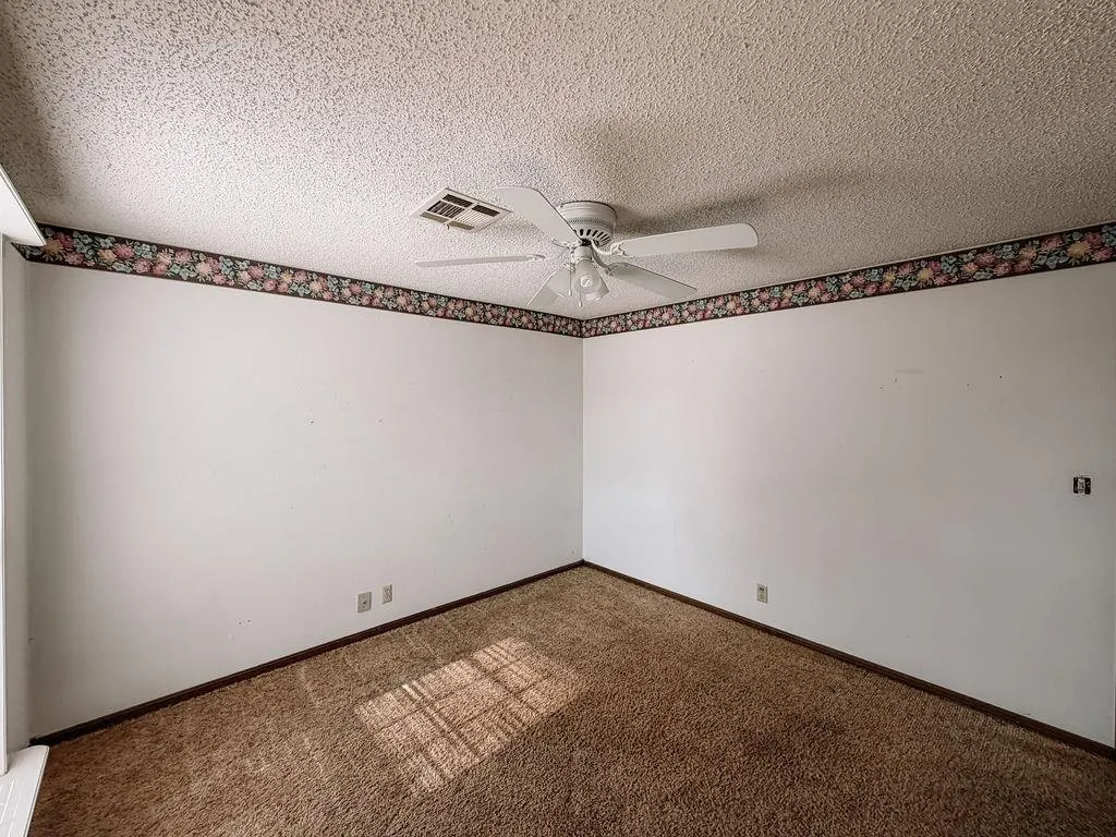 Photo 13 — 716 N Vernon Avenue, Hinton, OK 73047