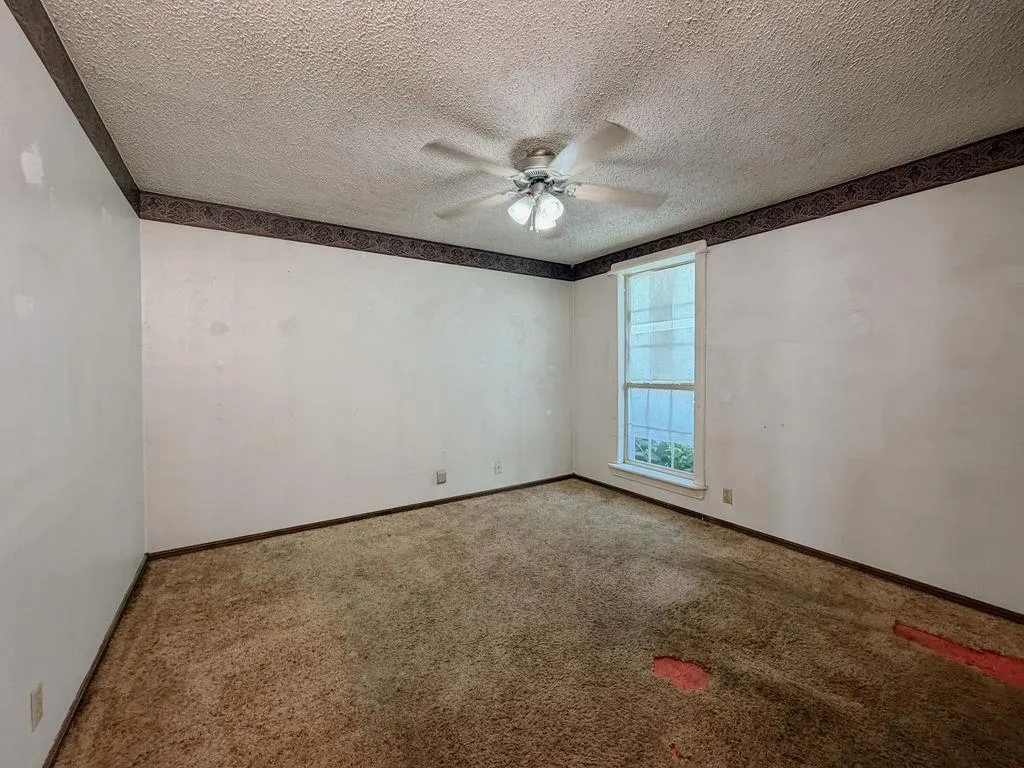 Photo 15 — 716 N Vernon Avenue, Hinton, OK 73047