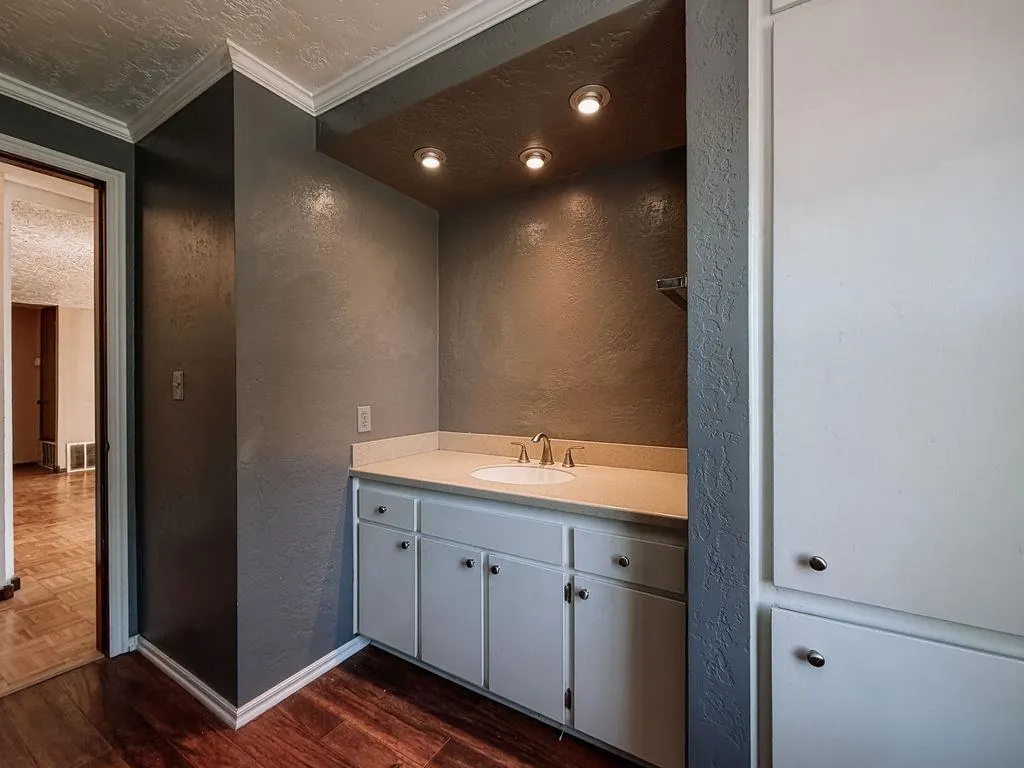 Photo 18 — 716 N Vernon Avenue, Hinton, OK 73047