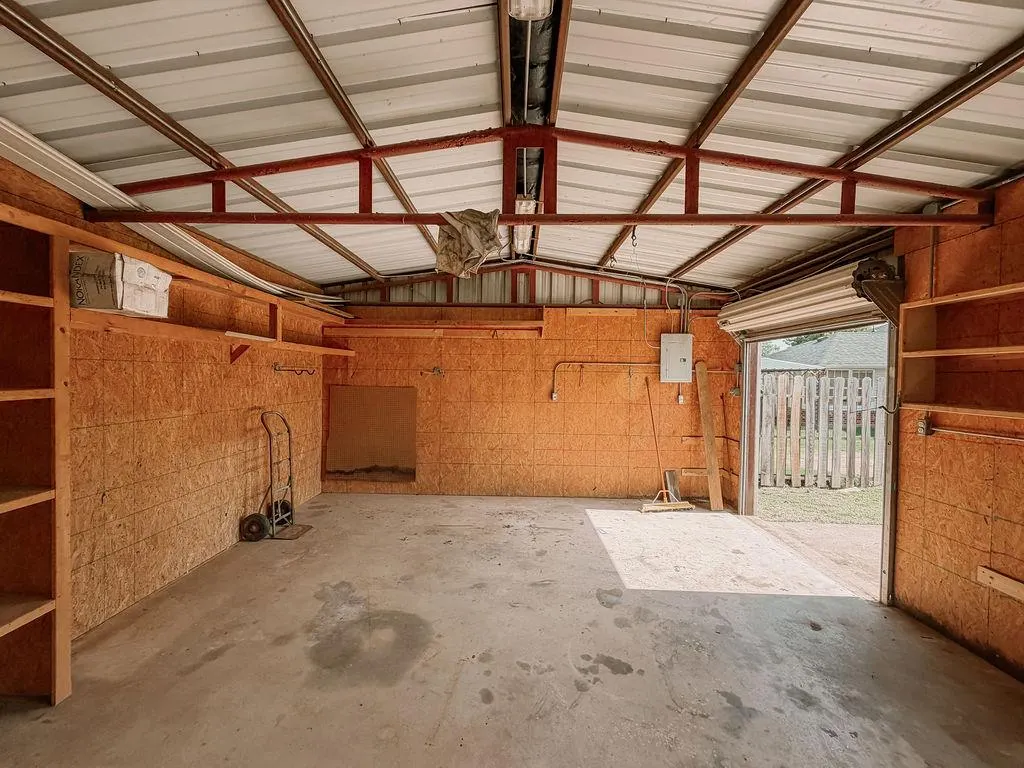 Photo 23 — 716 N Vernon Avenue, Hinton, OK 73047