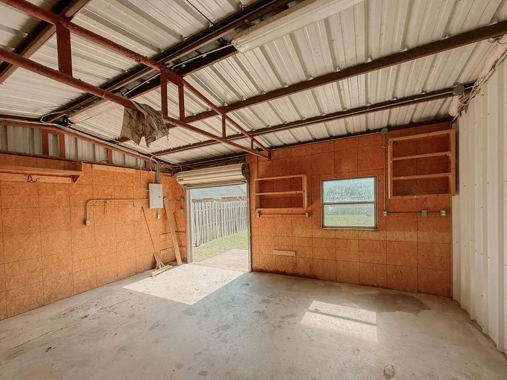 Photo 24 — 716 N Vernon Avenue, Hinton, OK 73047