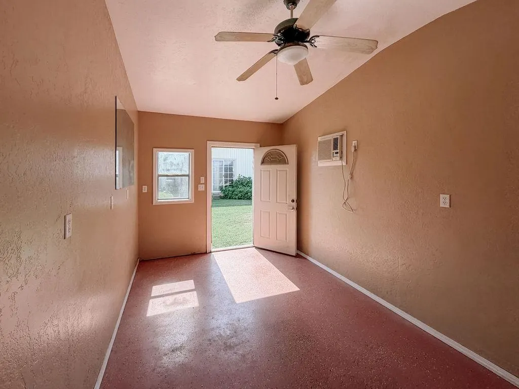 Photo 25 — 716 N Vernon Avenue, Hinton, OK 73047