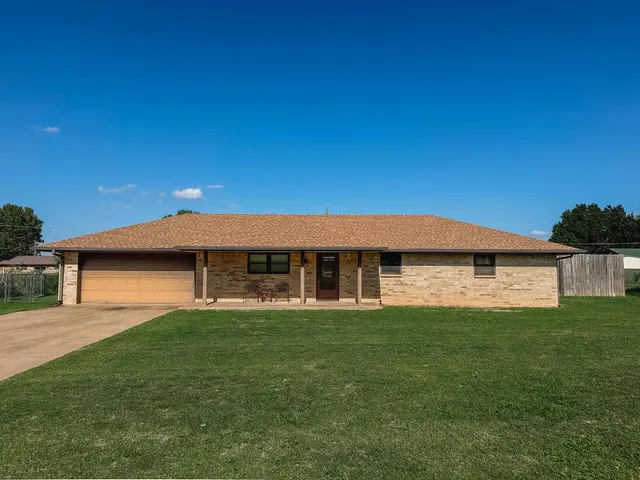 Front exterior — 703 N Vernon Avenue, Hinton, OK 73047