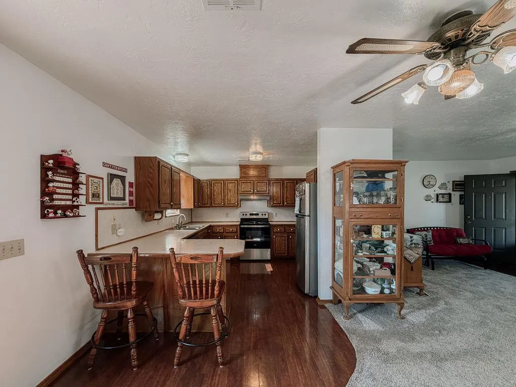 Photo 5 — 703 N Vernon Avenue, Hinton, OK 73047