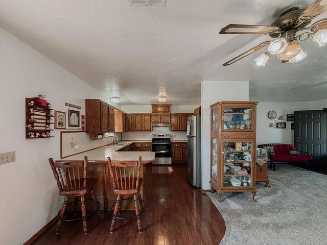Photo 5 — 703 N Vernon Avenue, Hinton, OK 73047