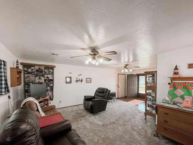 Photo 6 — 703 N Vernon Avenue, Hinton, OK 73047