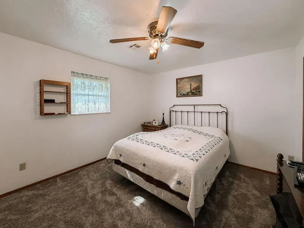 Photo 8 — 703 N Vernon Avenue, Hinton, OK 73047