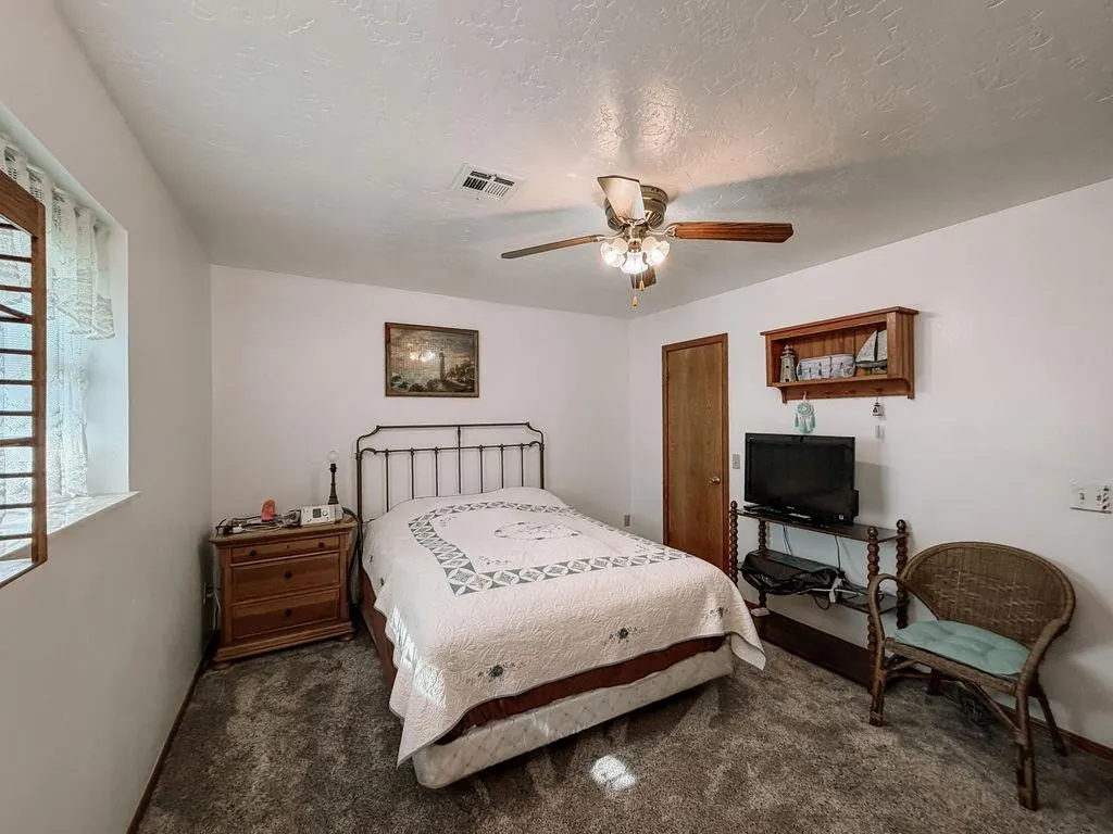 Photo 9 — 703 N Vernon Avenue, Hinton, OK 73047