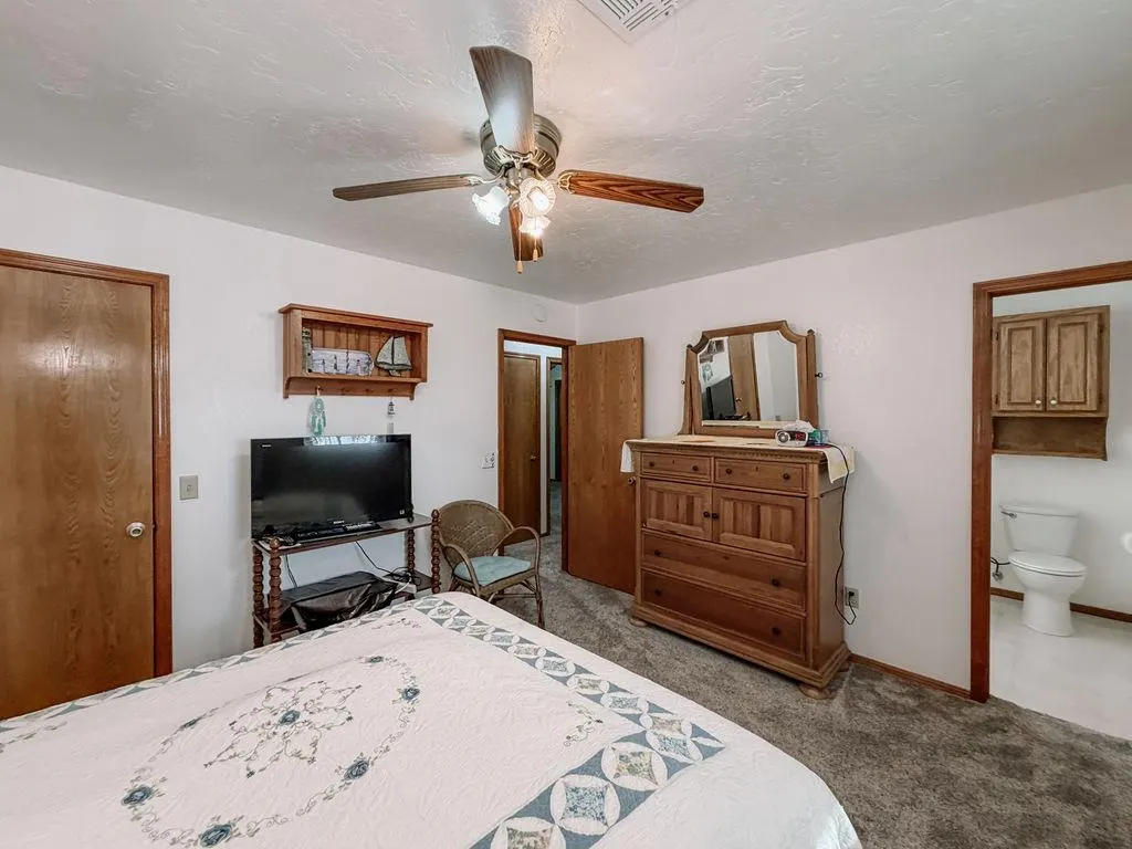 Photo 10 — 703 N Vernon Avenue, Hinton, OK 73047