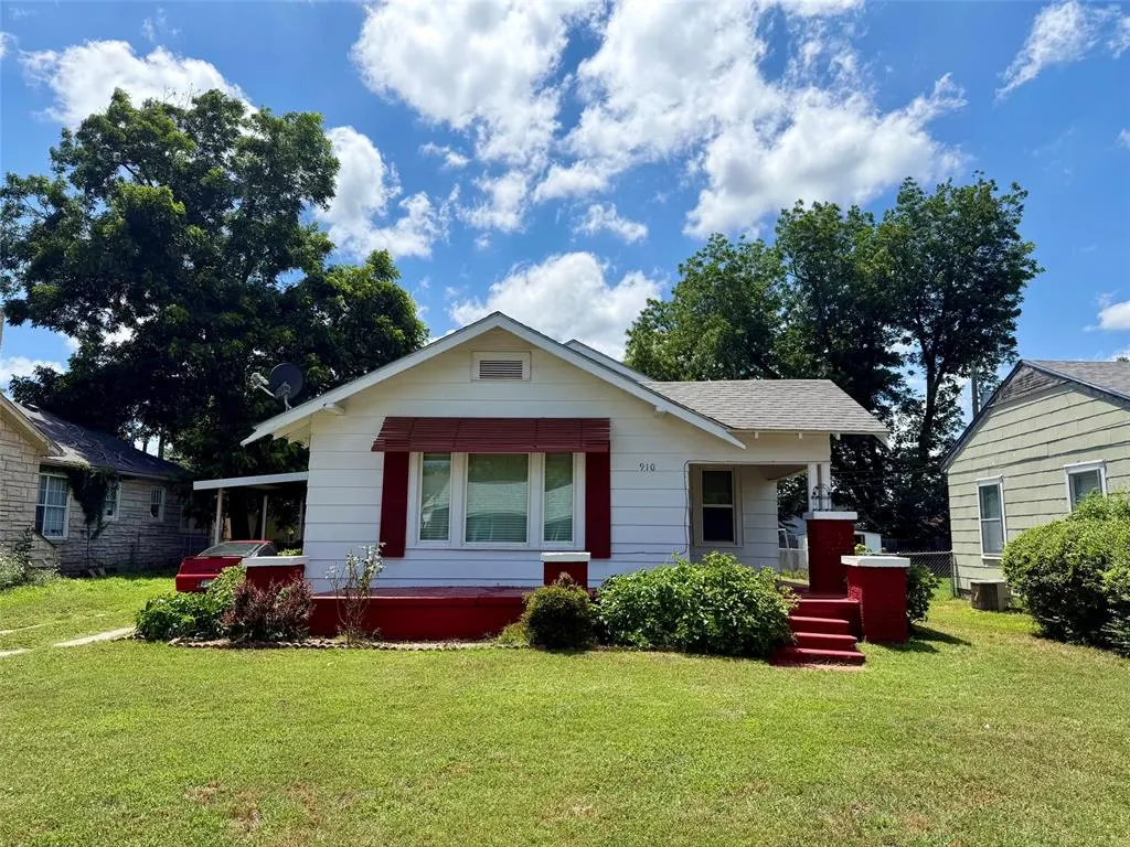 Front exterior — 910 Overland Court, Shawnee, OK 74801