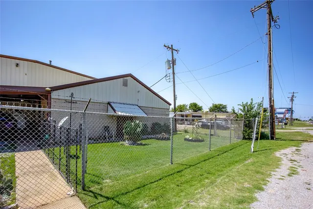 Photo 5 — 6209 S Shields Boulevard, Oklahoma City, OK 73149