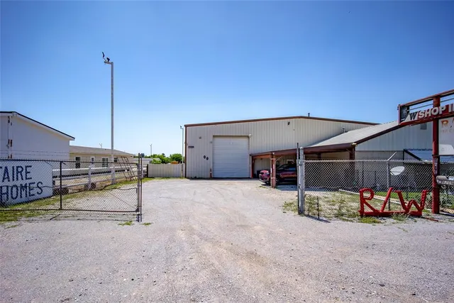Photo 6 — 6209 S Shields Boulevard, Oklahoma City, OK 73149