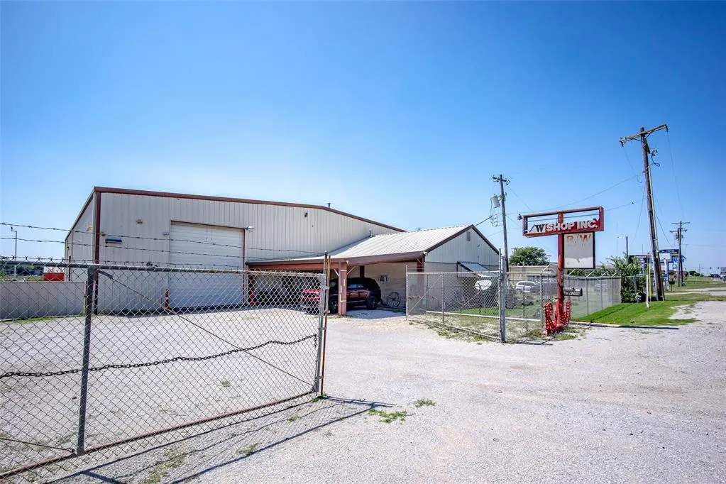 Photo 7 — 6209 S Shields Boulevard, Oklahoma City, OK 73149