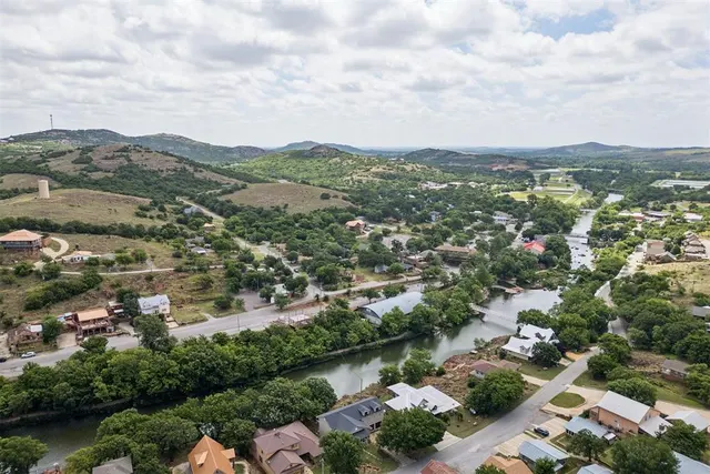 Photo 8 — 129 E Upper Lake Drive, Medicine Park, OK 73557