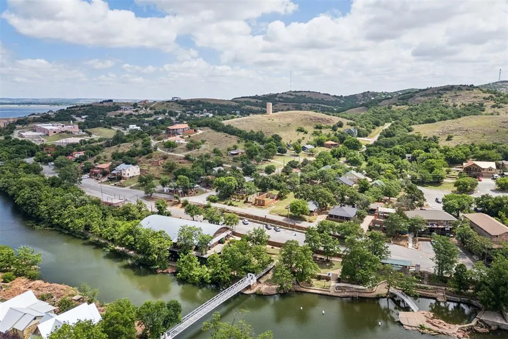 Photo 11 — 129 E Upper Lake Drive, Medicine Park, OK 73557
