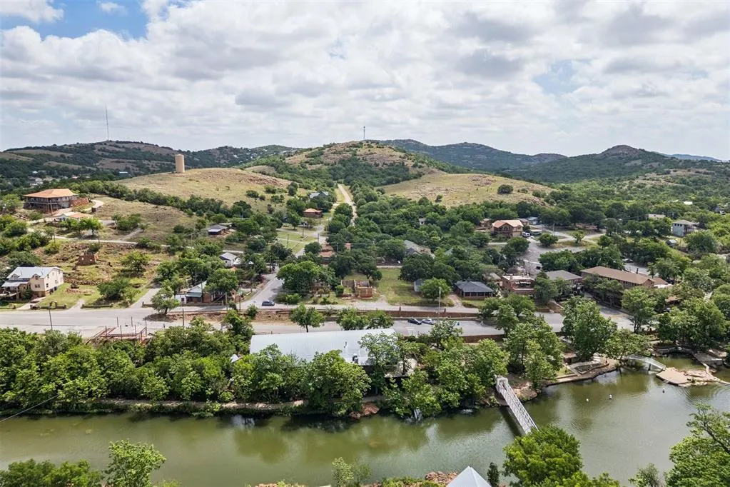 Photo 12 — 129 E Upper Lake Drive, Medicine Park, OK 73557