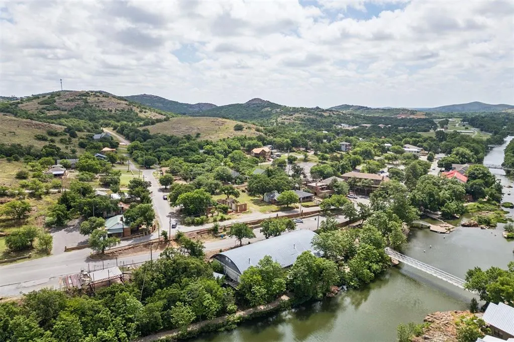 Photo 13 — 129 E Upper Lake Drive, Medicine Park, OK 73557