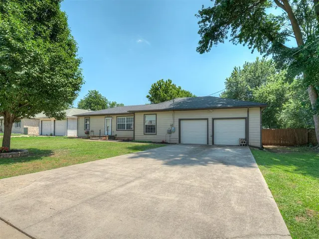 Photo 2 — 3910 Lawn Drive, Oklahoma City, OK 73115