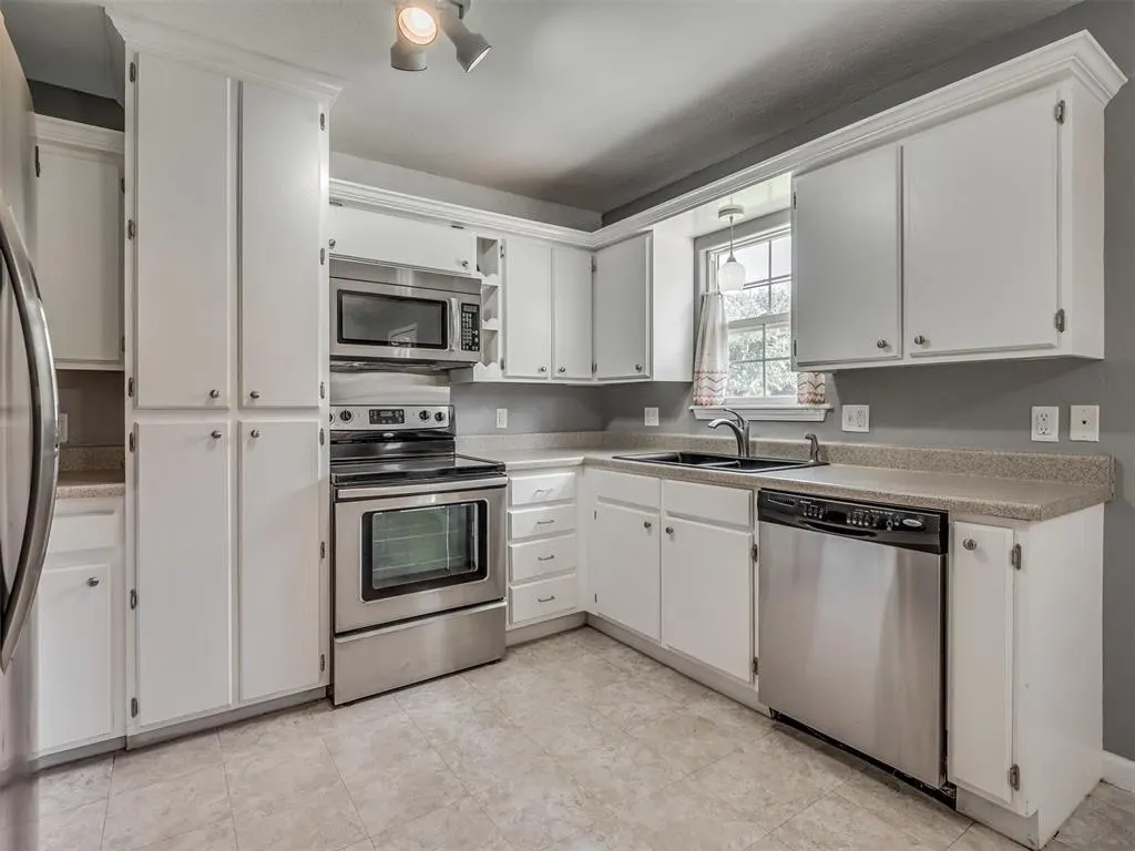 Photo 11 — 3910 Lawn Drive, Oklahoma City, OK 73115